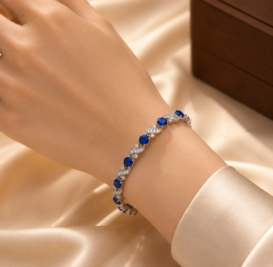 Blomsterarmbånd i sølv med safir